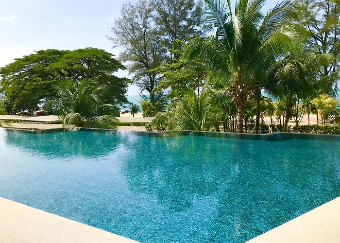 By The Beach - Luxury 2 Bedrooms Family Suite