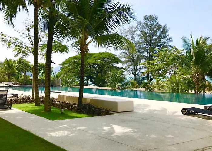 By The Beach - Luxury 2 Bedrooms Family Suite