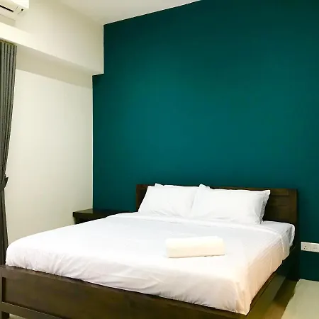 By The Beach - Luxury 2 Bedrooms Family Suite Batu Ferringhi Exterior photo
