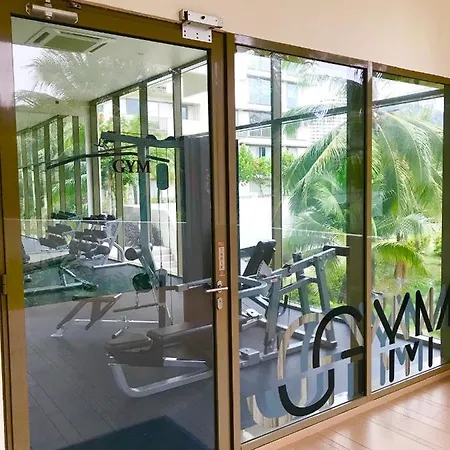 By The Beach - Luxury 2 Bedrooms Family Suite Batu Ferringhi Exterior photo