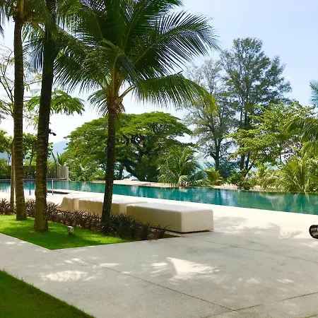 By The Beach - Luxury 2 Bedrooms Family Suite Batu Ferringhi Exterior photo