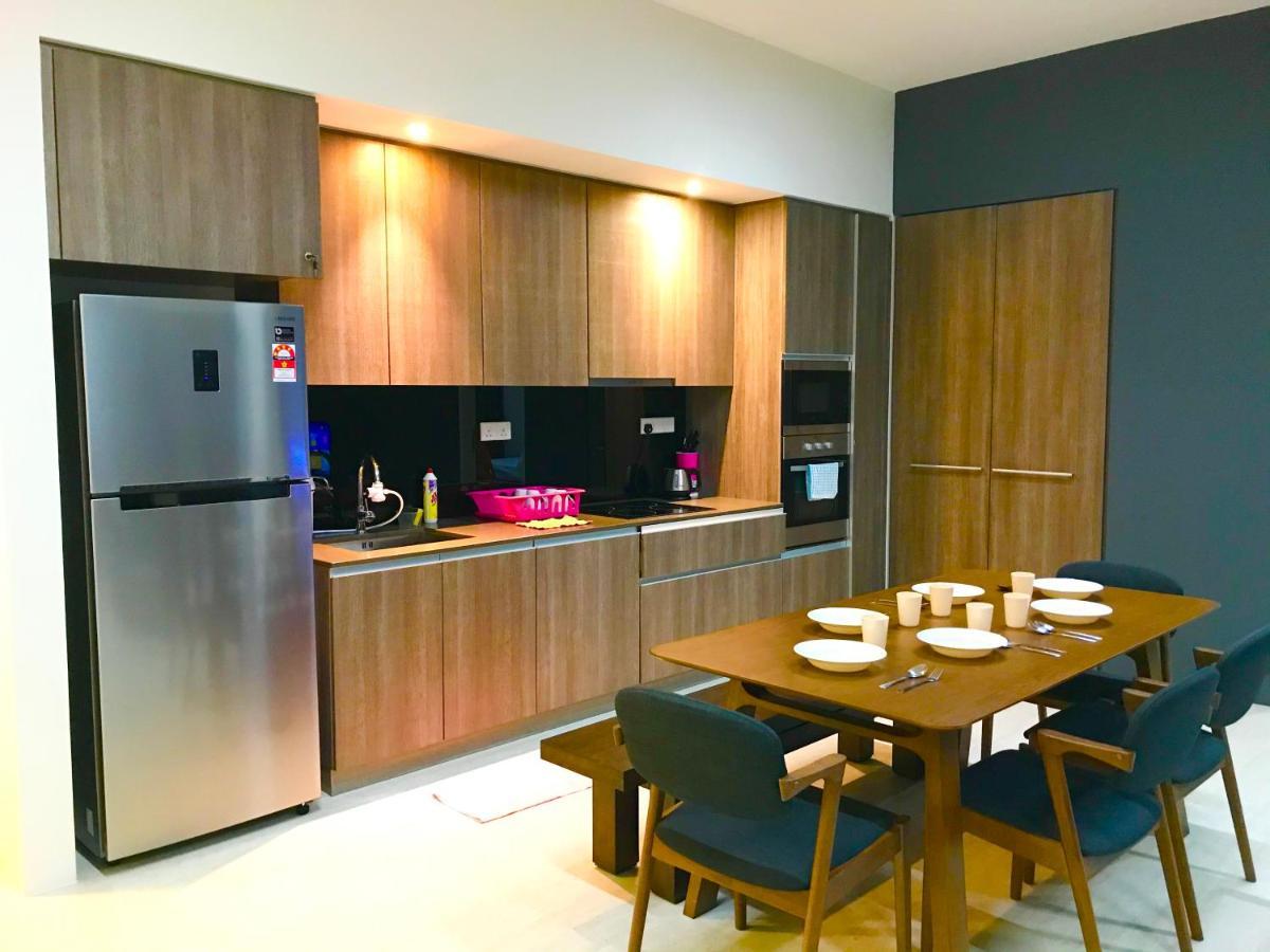 By The - Luxury 2 Bedrooms Family Apartment *